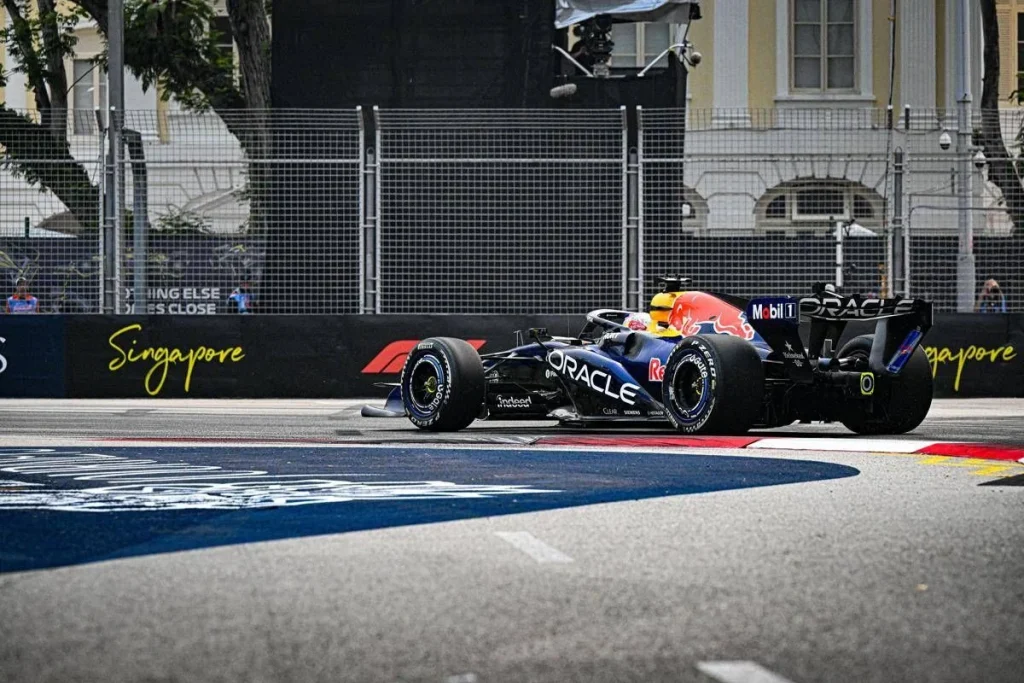 F1, Verstappen in pole nella Sprint del Gp di Singapore ma è a rischio penalità
