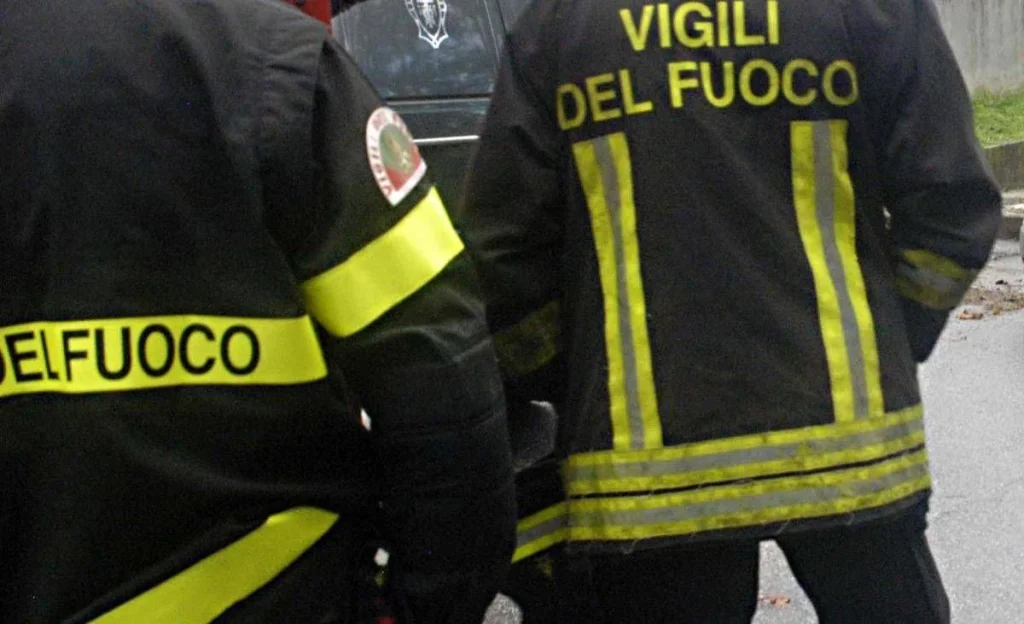 Roma, esplosione in palazzina a Ostia: un ferito